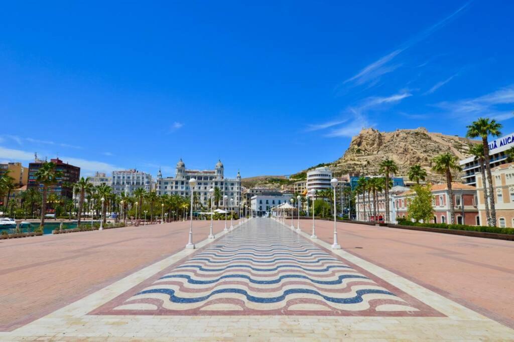 Ferienwohnung Penthouse In Old City Center By Nras Alicante Exterior foto